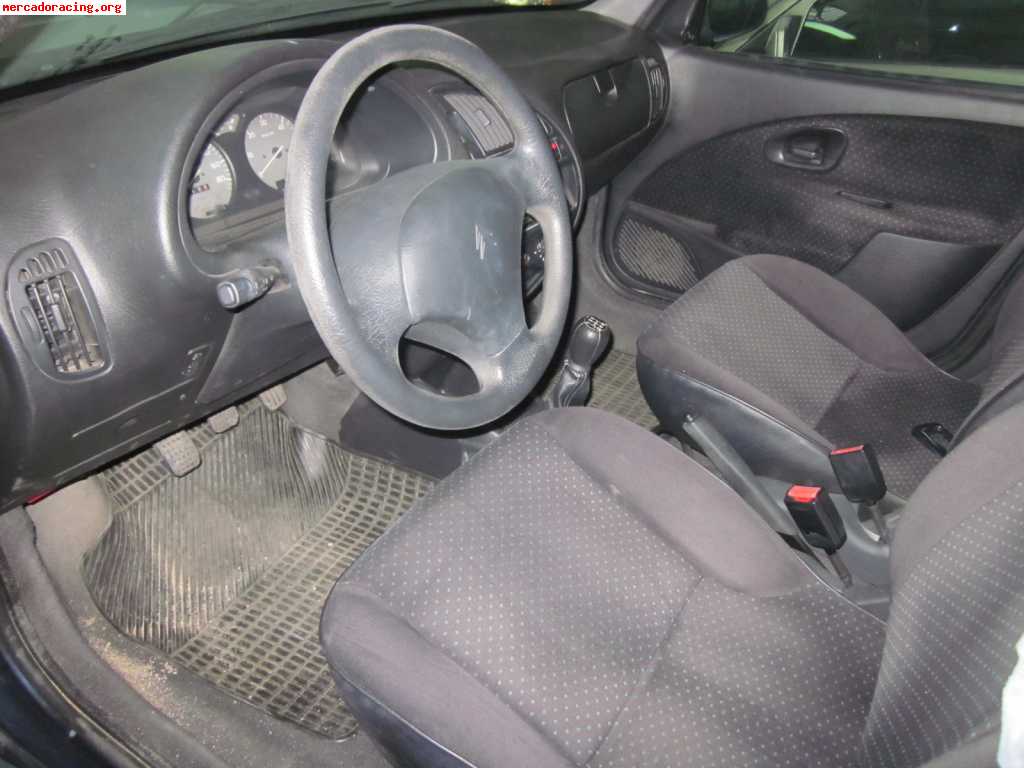 Se vende saxo accidentado - golpe delantero - resto en perfe
