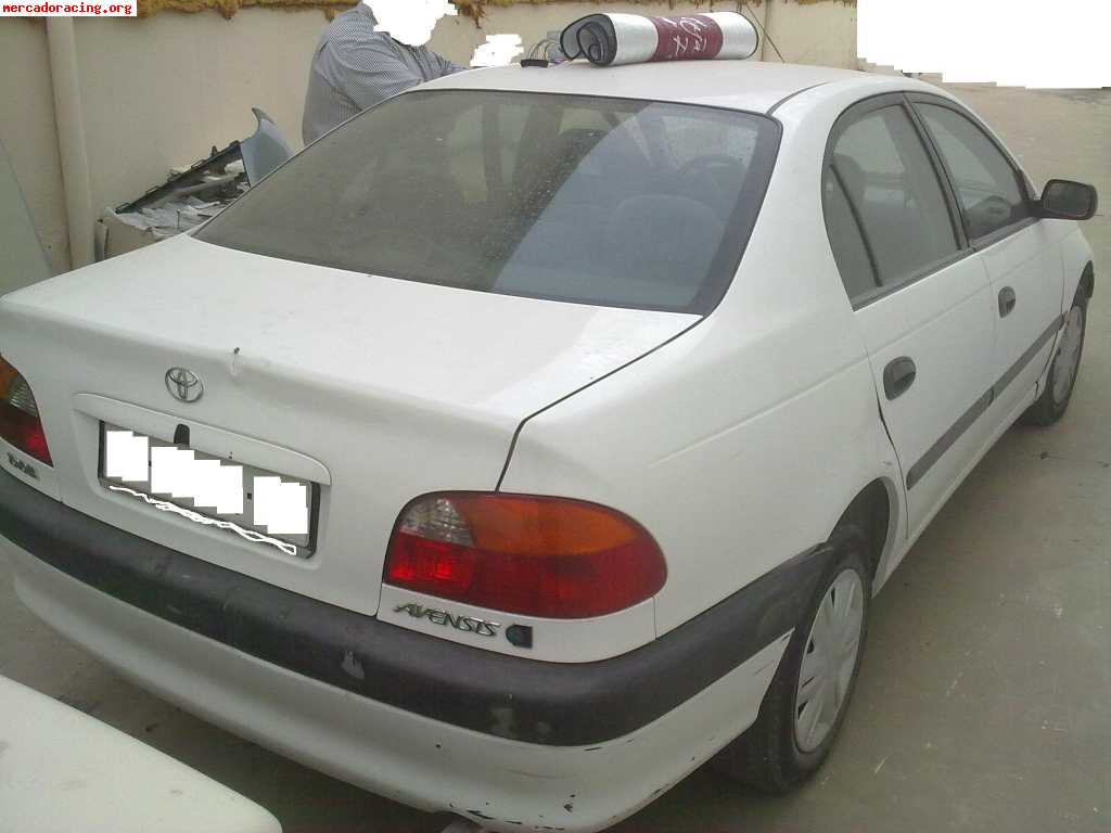 Toyota avensis lucena