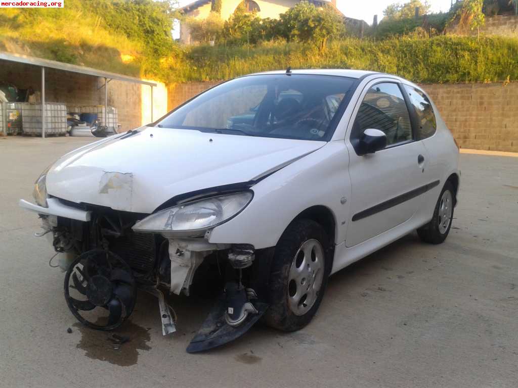 Peugeot 206 xs 1.4 75 cv con golpe frontal.