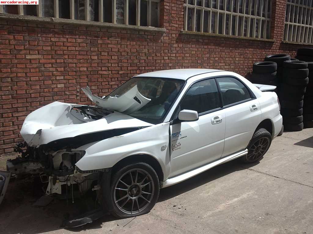 Se vende subaru impreza con golpe frontal