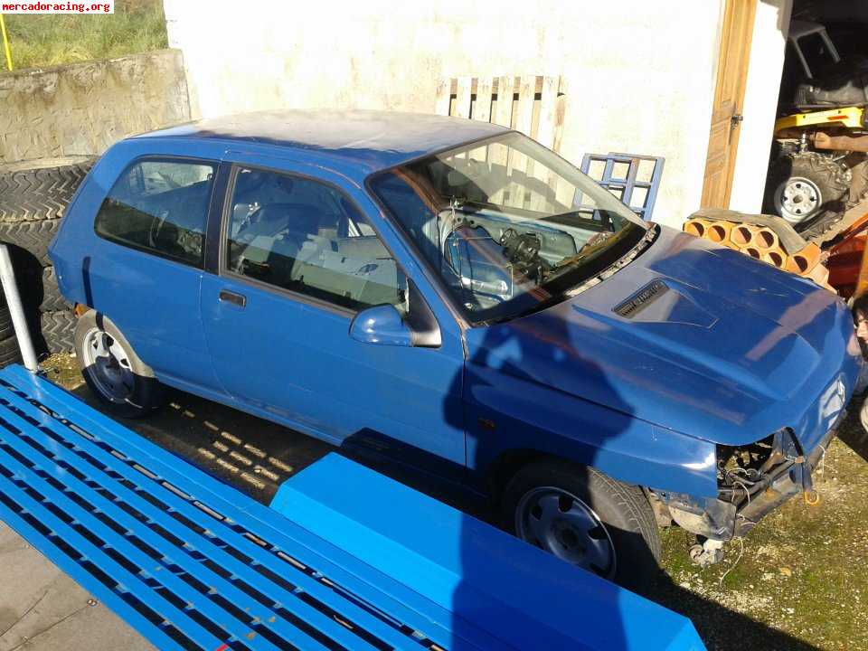 Se vende carroceria documentada clio 16v