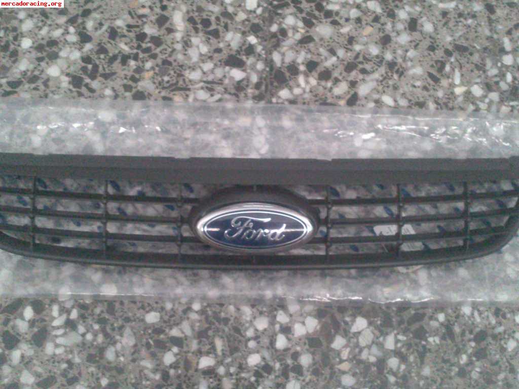 Vendo, rejilla o parrilla ford focus . 