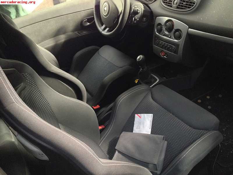 Vendo renault clio f1 team del 2008 con golpe frontal