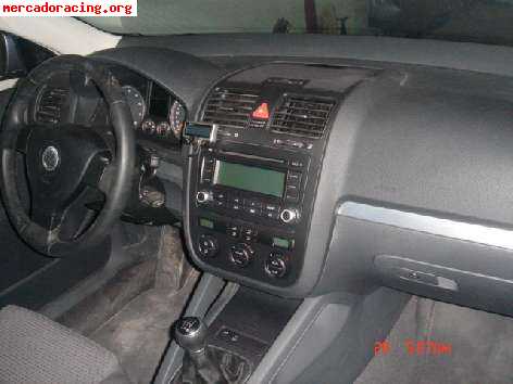 Volkswagen jetta 1.6 fsi- coche con golpe