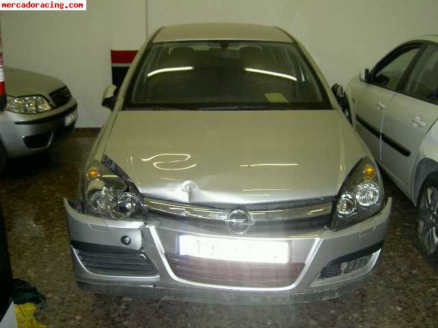 Coche con golpe opel astra 1.7 cdti