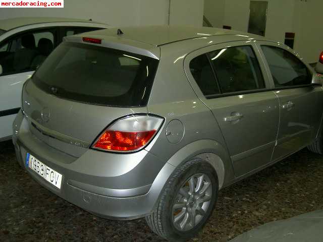 Coche con golpe opel astra 1.7 cdti