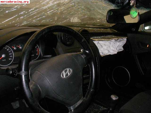 Hyundai coupe con golpe