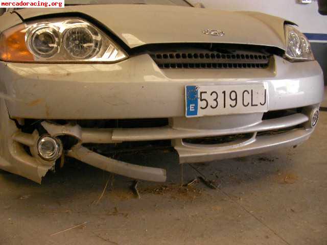 Hyundai coupe con golpe