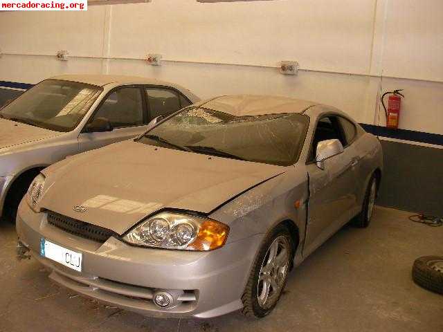 Hyundai coupe con golpe