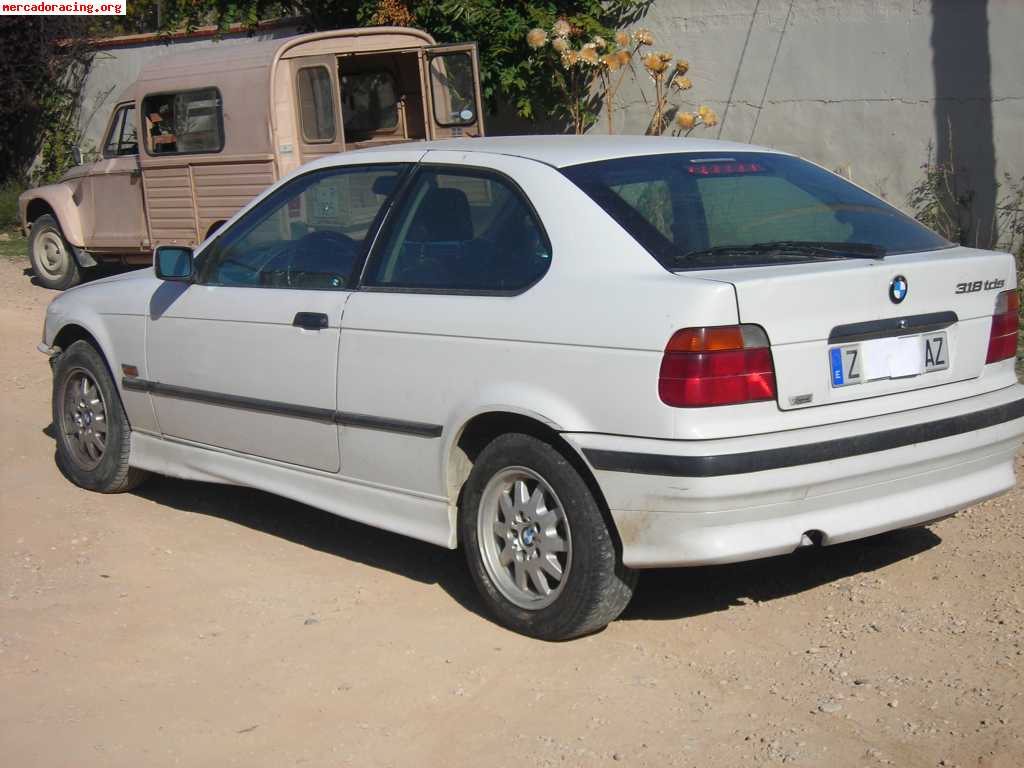 Bmw 318 tds con pequeño golpe frontal