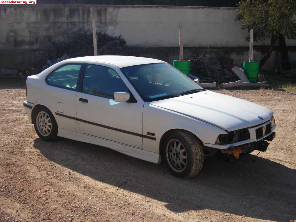 Bmw 318 tds con pequeño golpe frontal