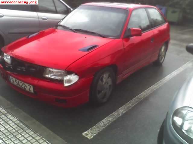 Vendo opel astra 2.0 16 valvulas con pequeño golpe o lo camb