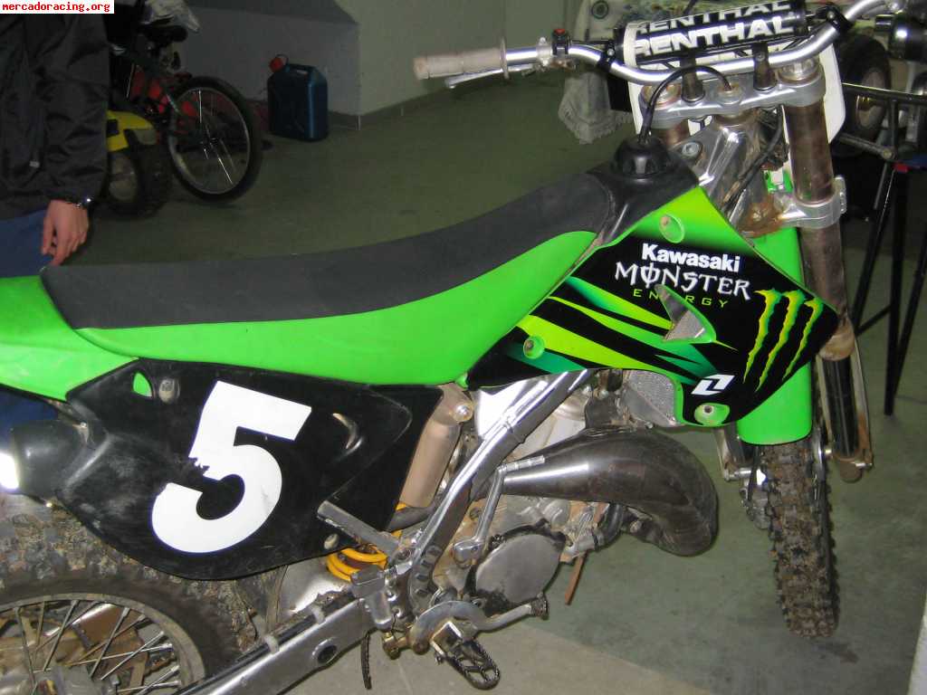 Se vende o cambia kawasaky kx del 2006 125c.c.