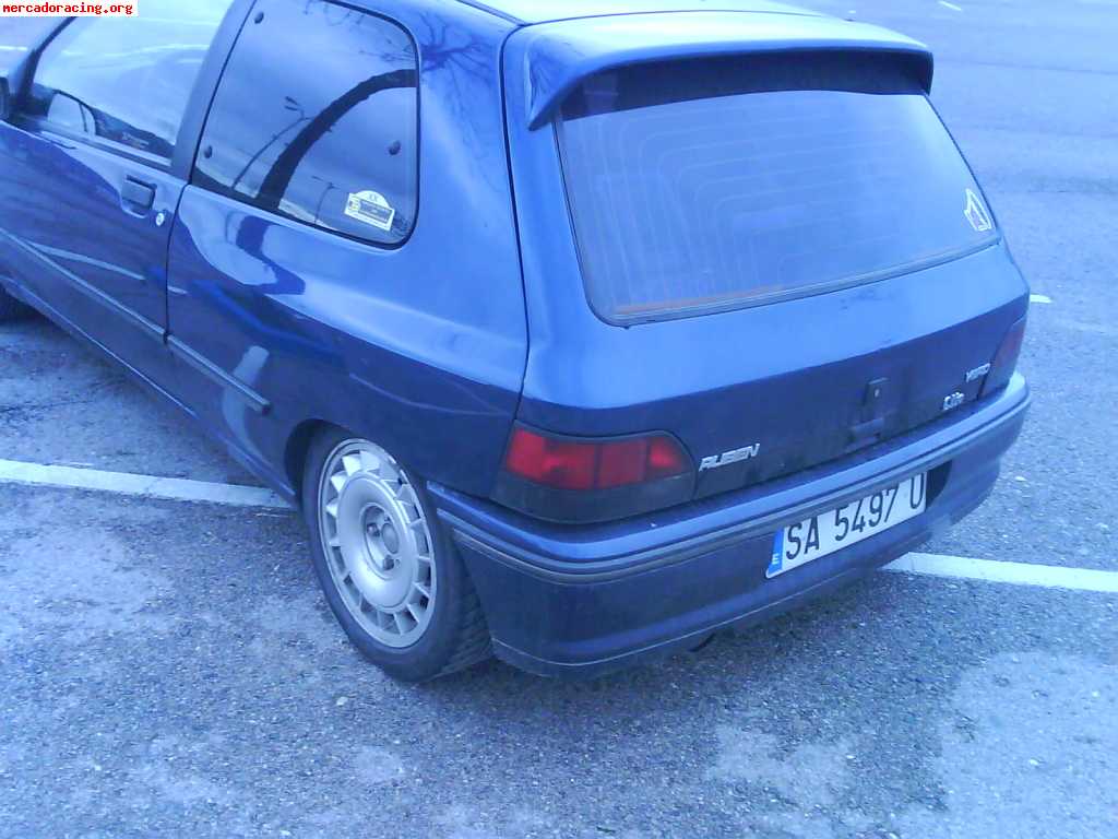 Se vende o cambia clio 1.8 16v 137cv  4000€