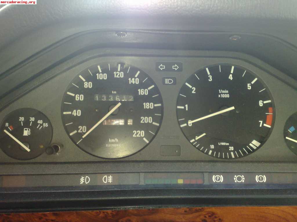 Se vende bmw 323i e30.