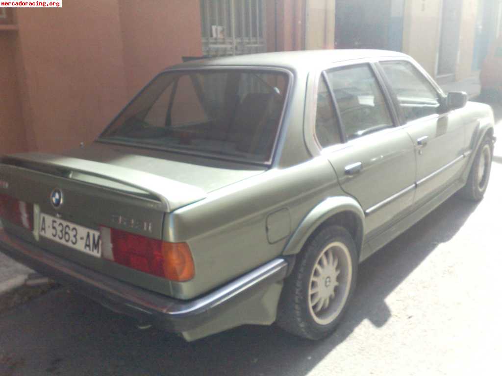 Se vende bmw 323i e30.