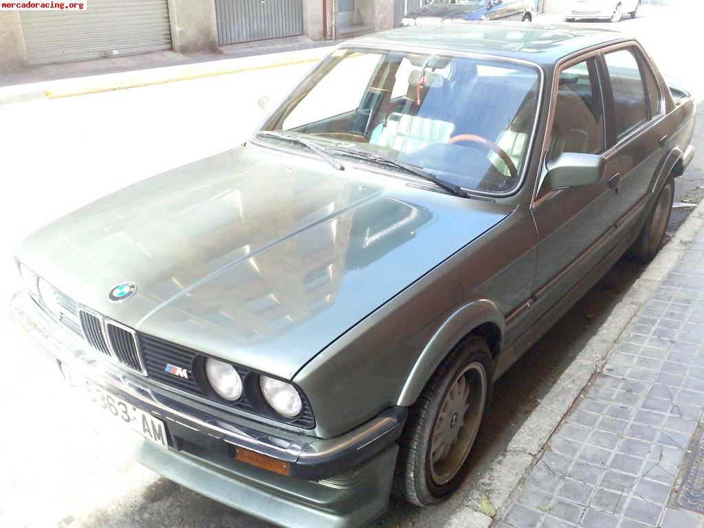 Se vende bmw 323i e30.