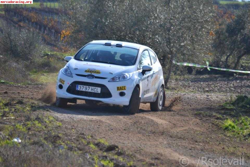 Se vende o alquila ford fiesta r2