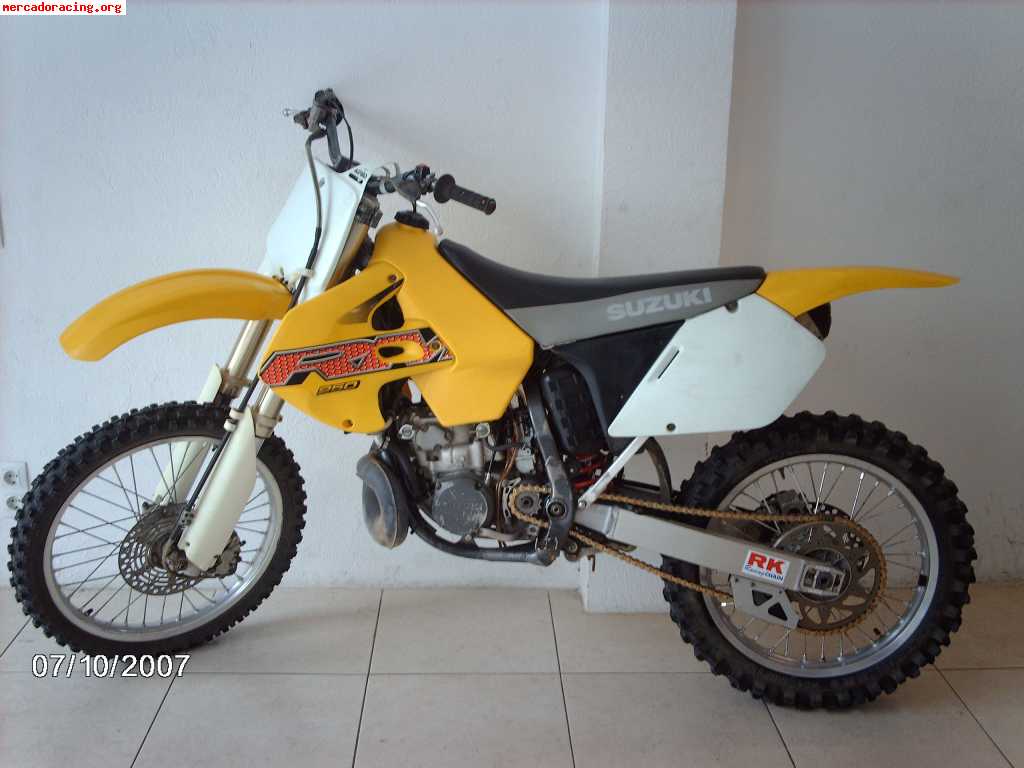 Vendo esta suzuki año 2000 por 2000euros negociables