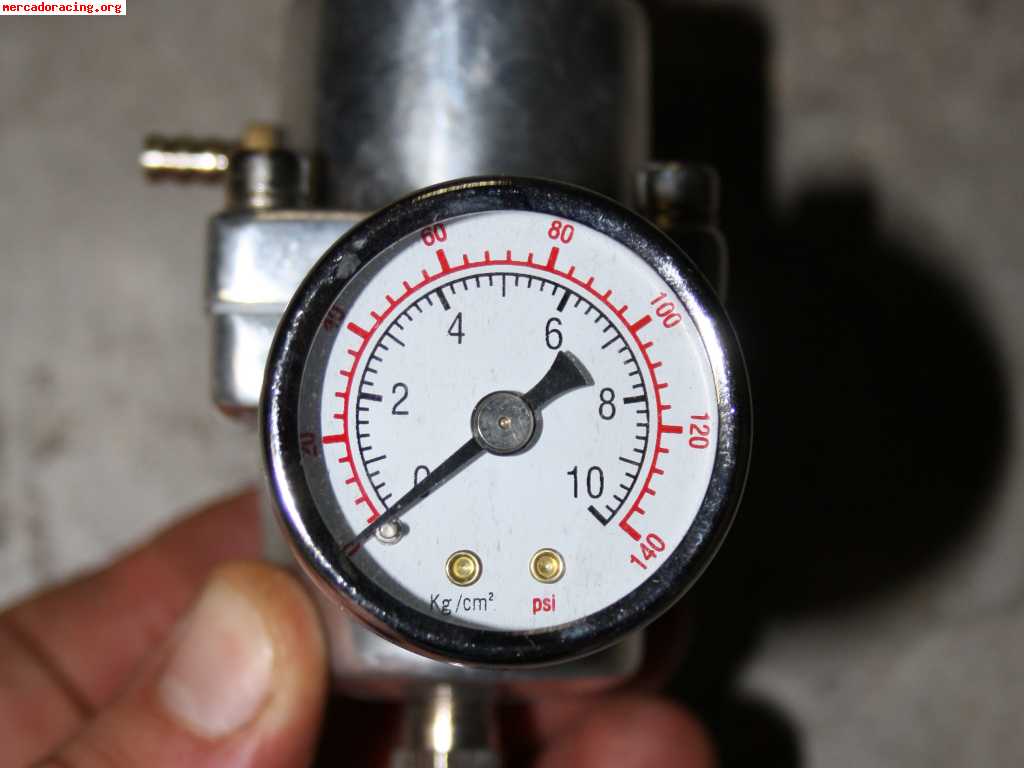 Regulador/manometro de presion de gasolina universal  a estr