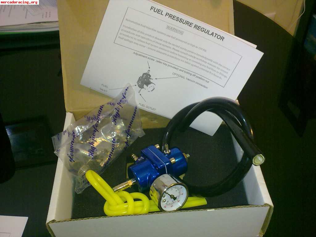 Regulador presion gasolina--tanque recogida gases motor.