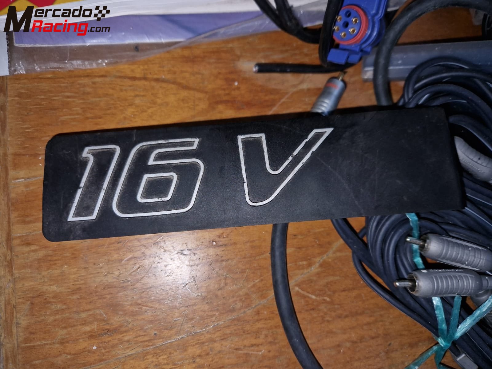 Emblema 16v saxo vts / 106 gti