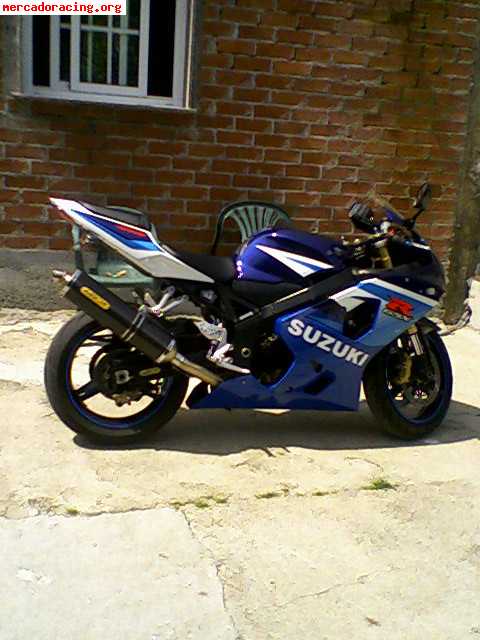 Se vende suzuki gsxr 600 del 2005.