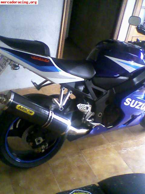 Se vende suzuki gsxr 600 del 2005.