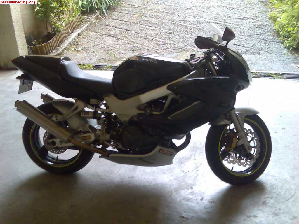 Vendo moto vtr 1000 f. 56.000 km. extras. perfecto estado. u