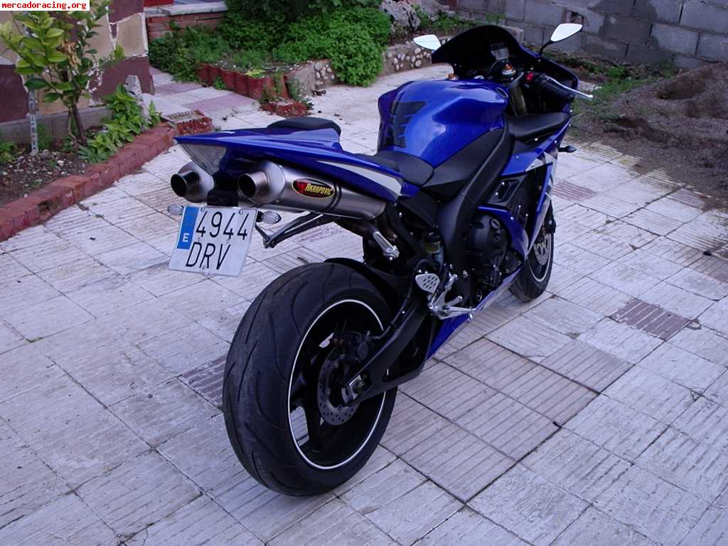 Vendo yamaha r-1 con 7000km por 8000e