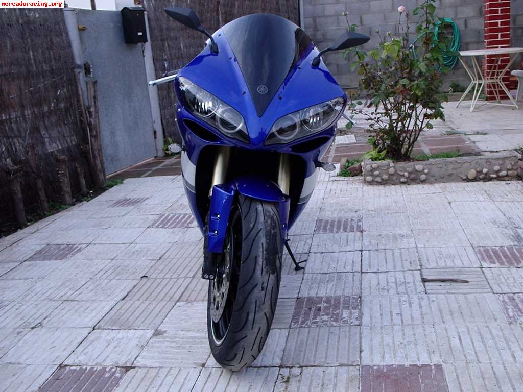 Vendo yamaha r-1 con 7000km por 8000e