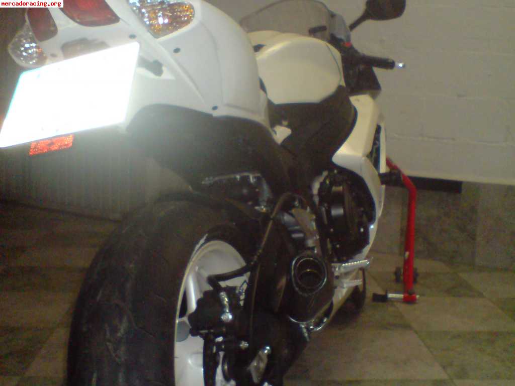 Vendo gsx-r 600 k9 blanca 