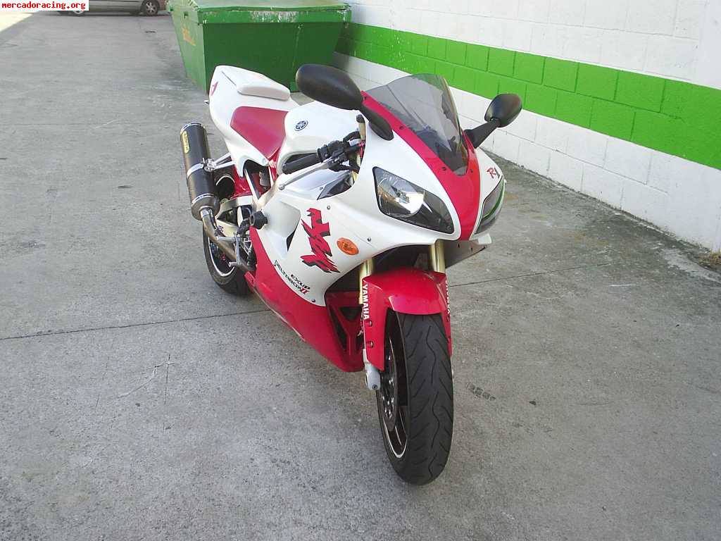 Se vende yamaha r1 del 98