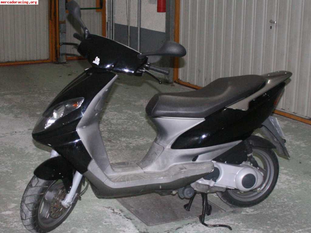 Moto derbi 125cc impecable 900euros negociables!!!!