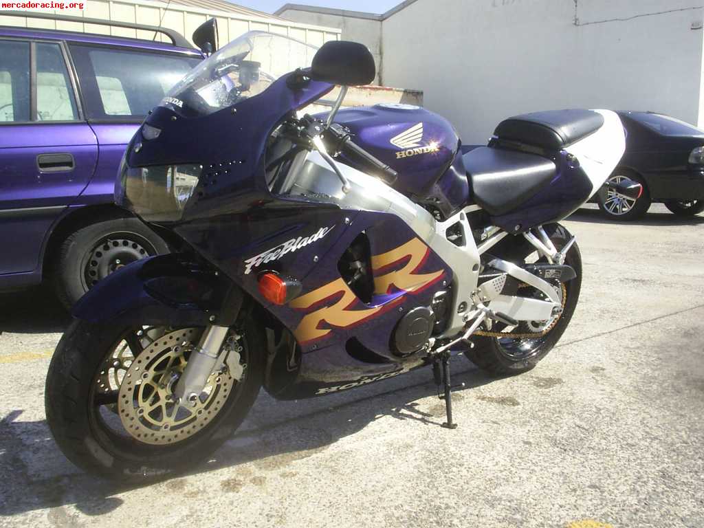 Se vende cbr 900 del 99 ,,3800euros