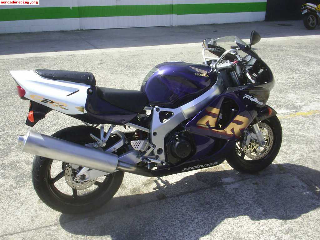 Se vende cbr 900 del 99 ,,3800euros