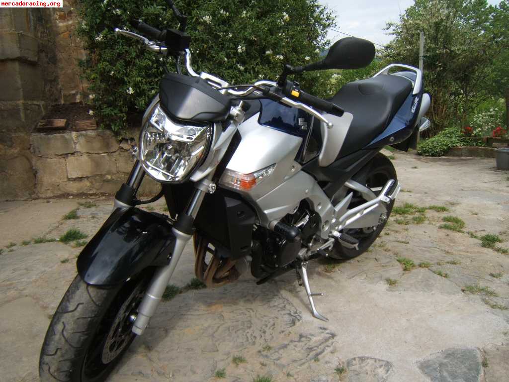 Suzuki gsr600
