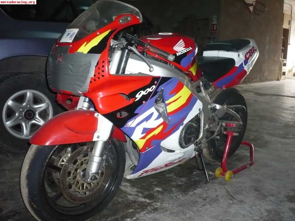 Se vende o se cambia honda cbr 900 rr por kart de asfalto.