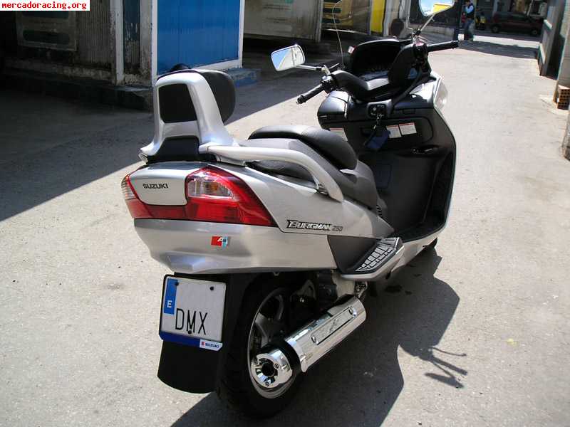 Vendo suzuki burgman 250, año 2005.