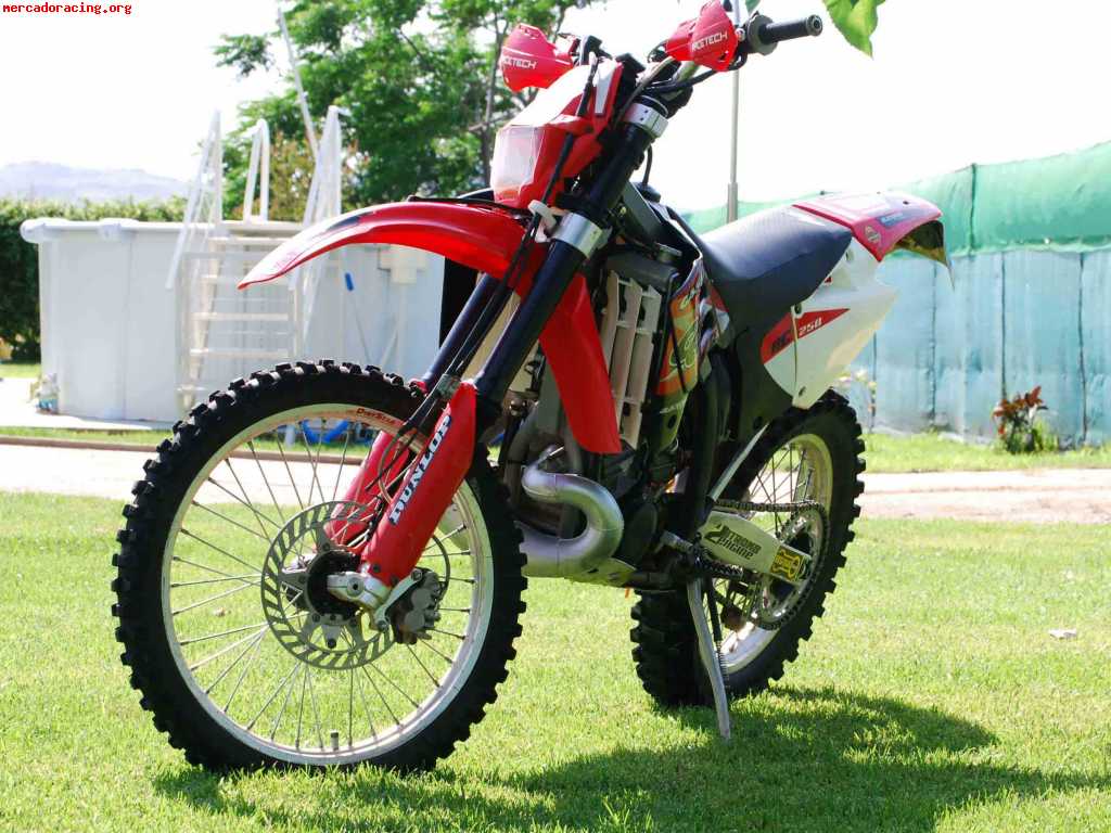 Gasgas 250ec del 2005...  precio 3100 €