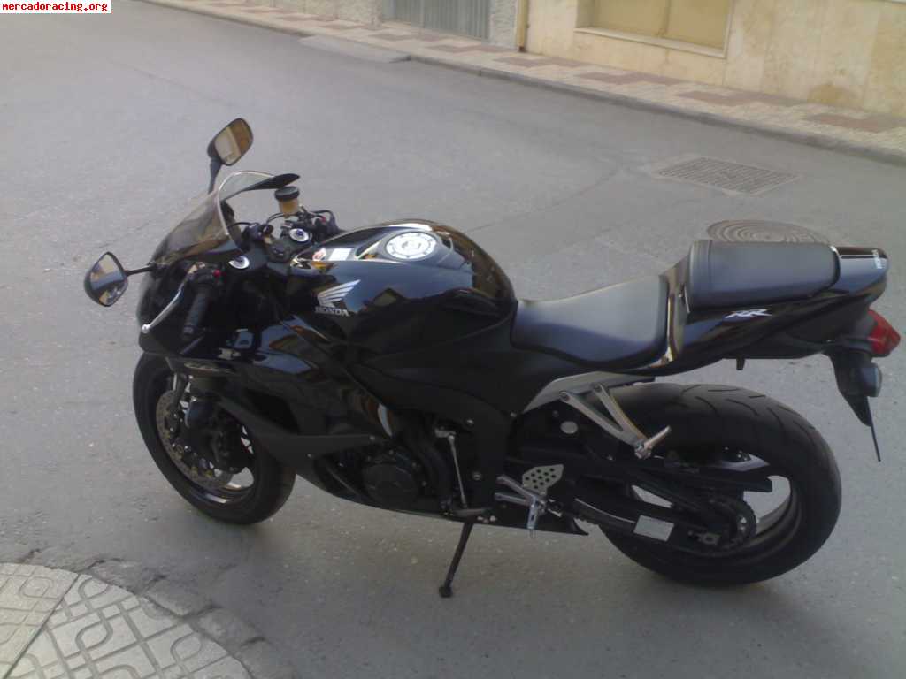 Se vende o cambia honda cbr 600 rr de 2008