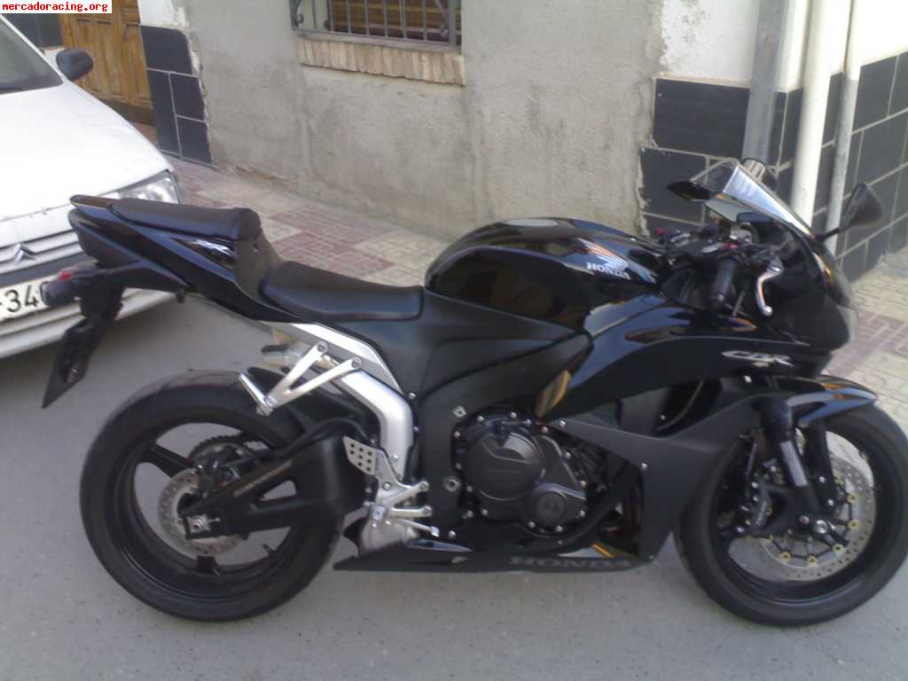 Se vende o cambia honda cbr 600 rr de 2008