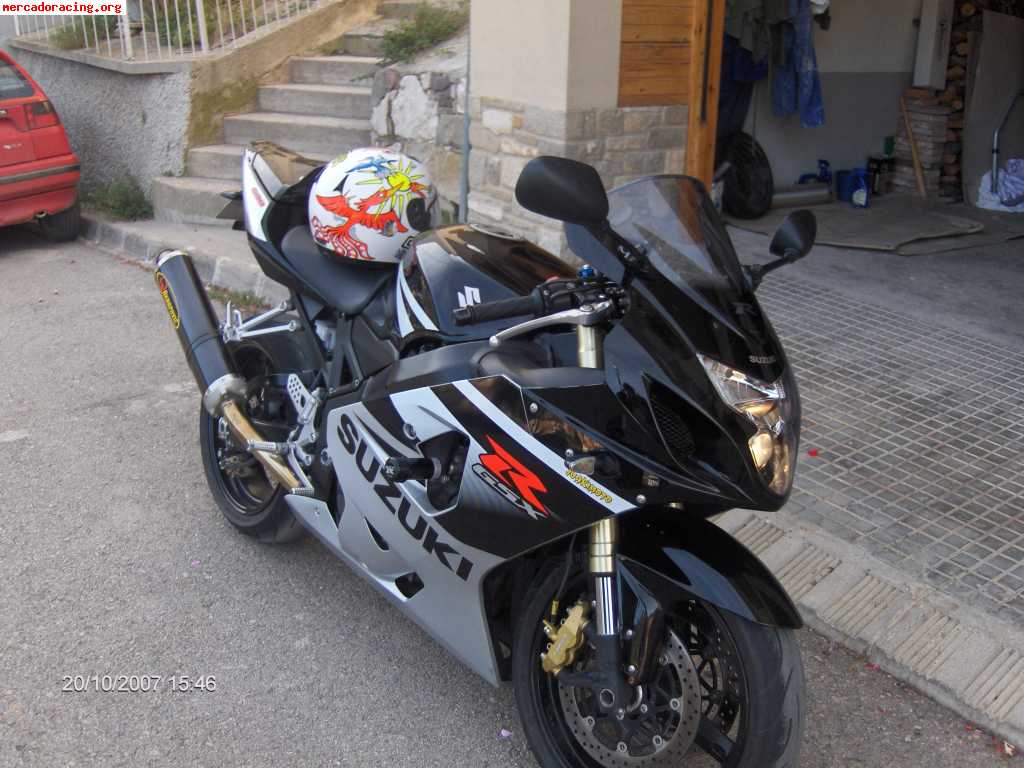 Vendo o canvio moto suzuki gsxr 600 semi nueba 