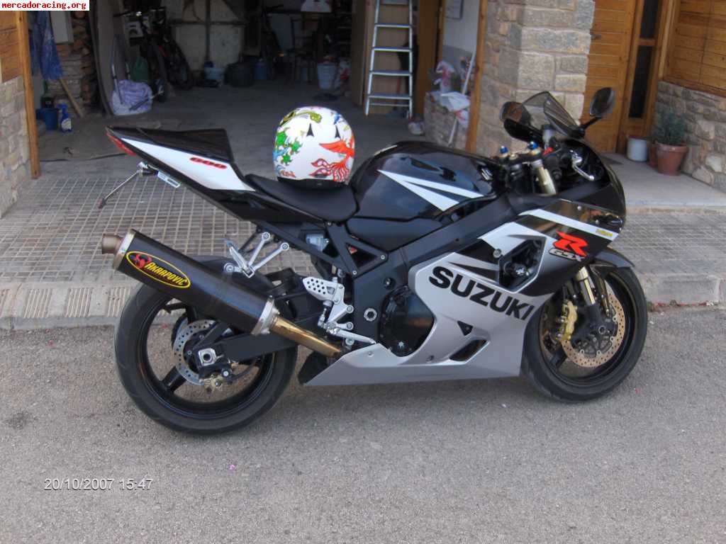 Vendo o canvio moto suzuki gsxr 600 semi nueba 