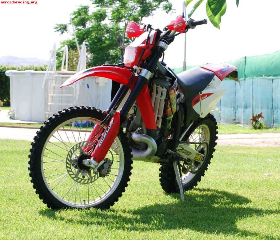 Gasgas 250ec del 2005...  precio 3100 €