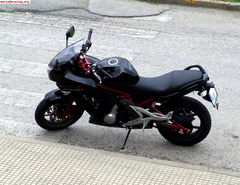 Kawasaki er6f. negra chasis rojo