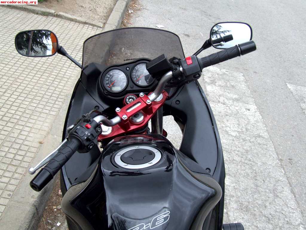 Kawasaki er6f. negra chasis rojo