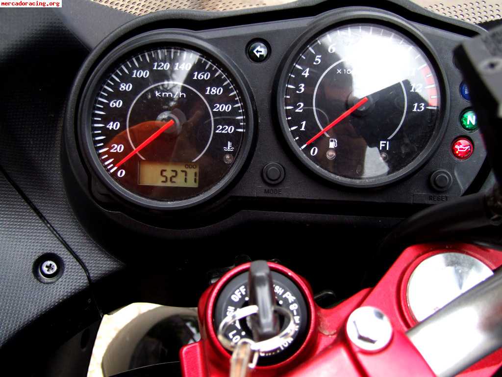 Kawasaki er6f. negra chasis rojo