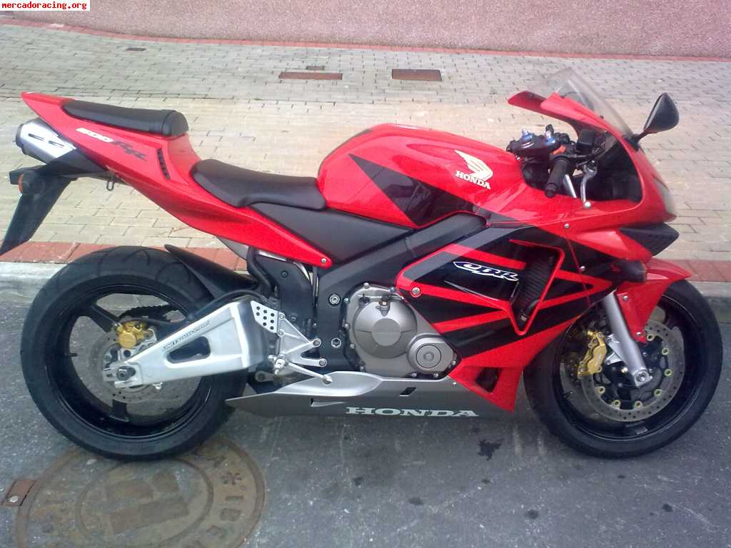 Vendo o cambio honda cbr 600 rr año 2003 con 25000kms totalm