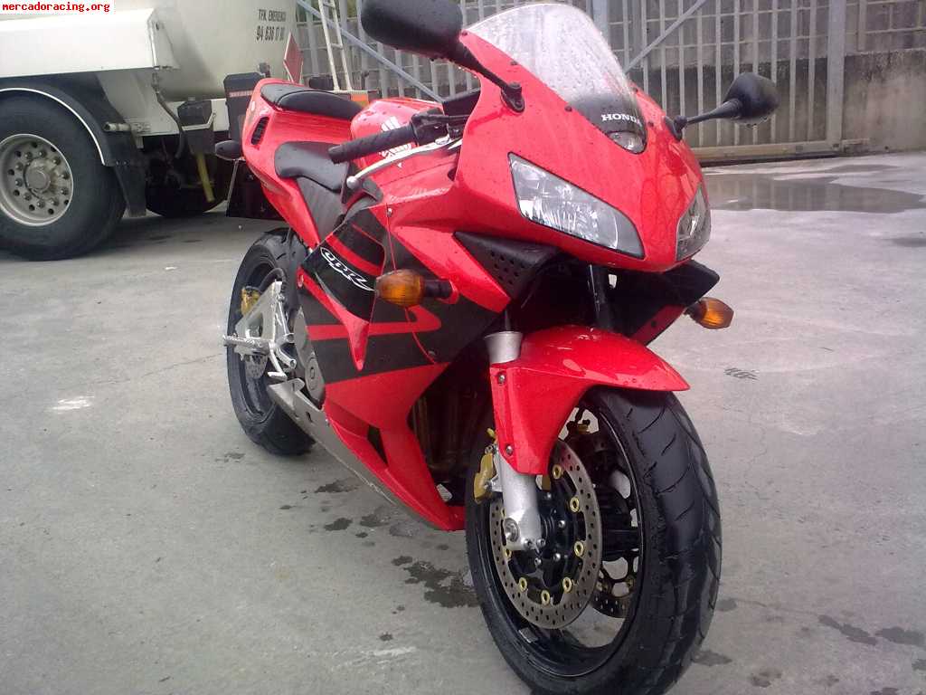 Vendo o cambio honda cbr 600 rr año 2003 con 25000kms totalm